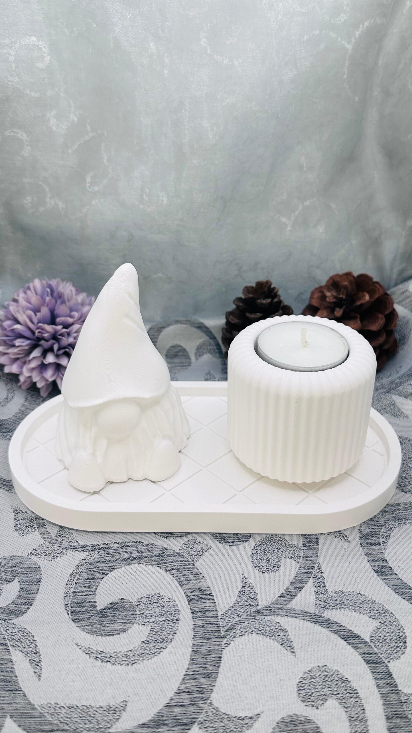 Ovales Keracraft-Tablett in Weiß mit feinem Karomuster und Deko Herzberg Crafts