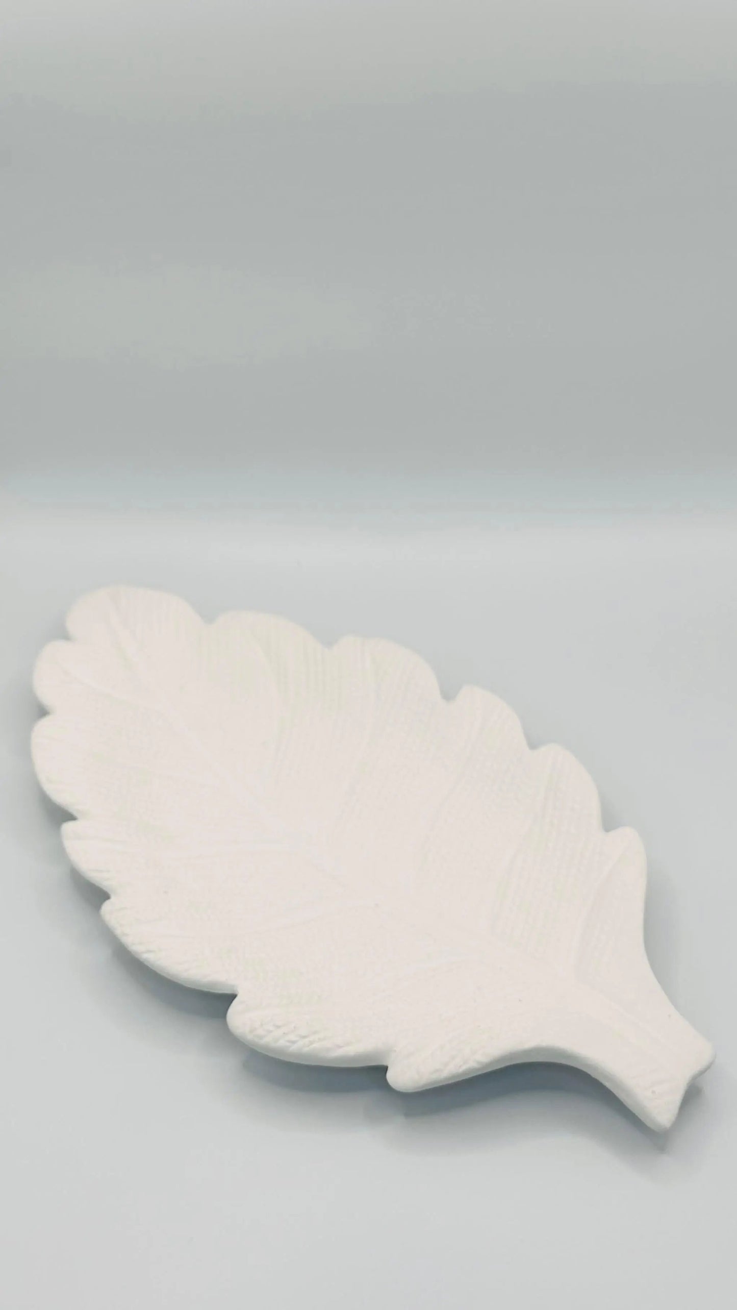 blattförmiges Dekotablett aus Keracraft Herzberg Crafts