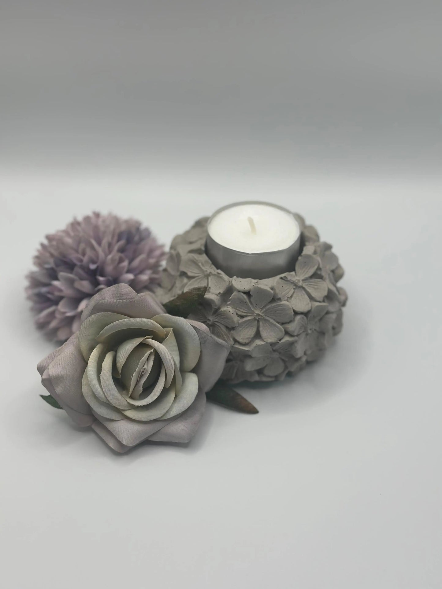 Teelichthalter aus Beton mit Blumenmuster Herzberg Crafts