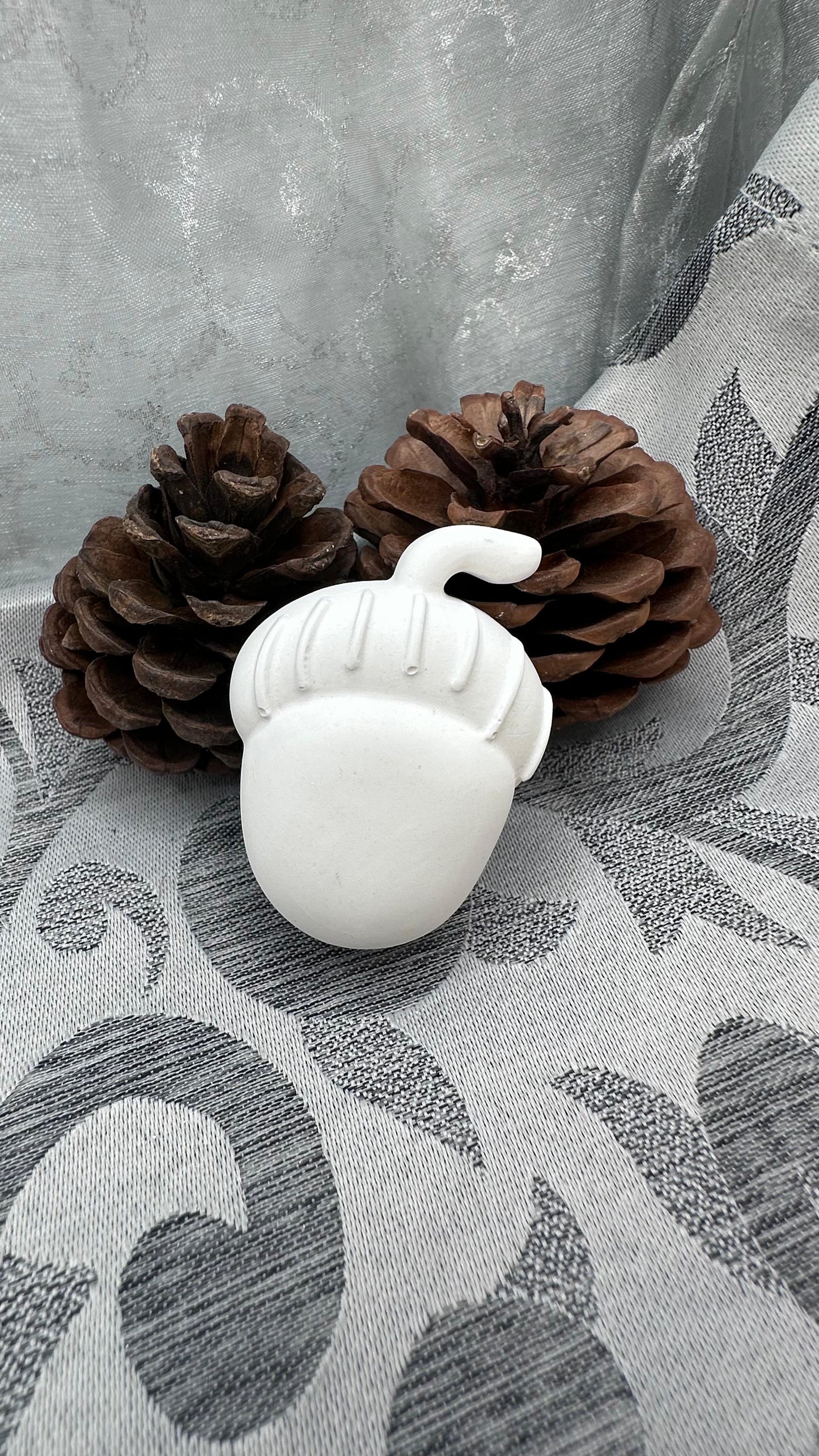 Weiße Keracraft-Herbstfiguren: Eichel 3
Herzberg Crafts