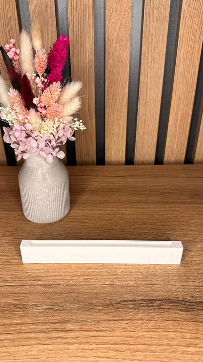 Weißer Deko-Stecker Sockel. 
Herzberg Crafts 