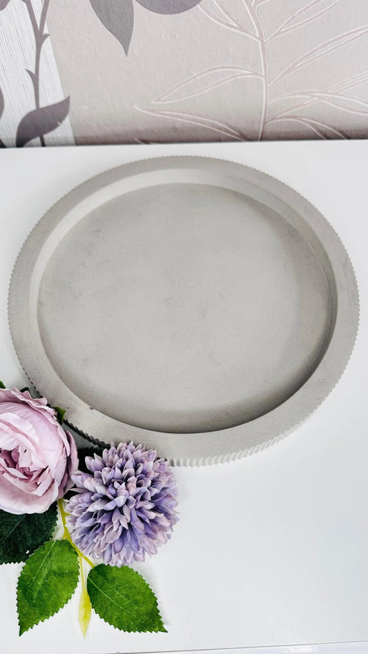 rundes Dekotablett Ø 24,5 cm aus Beton mit geriffeltem Rand Herzberg Crafts