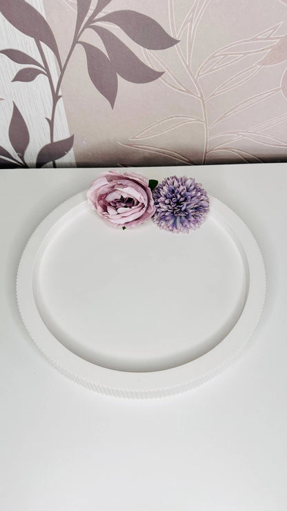 rundes Dekotablett Ø 24,5 cm aus Keracraft mit geriffeltem Rand  Herzberg Crafts