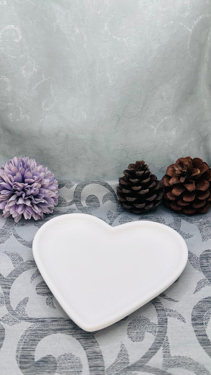 Herzförmiges Keracraft-Tablett in Weiß Herzberg Crafts
