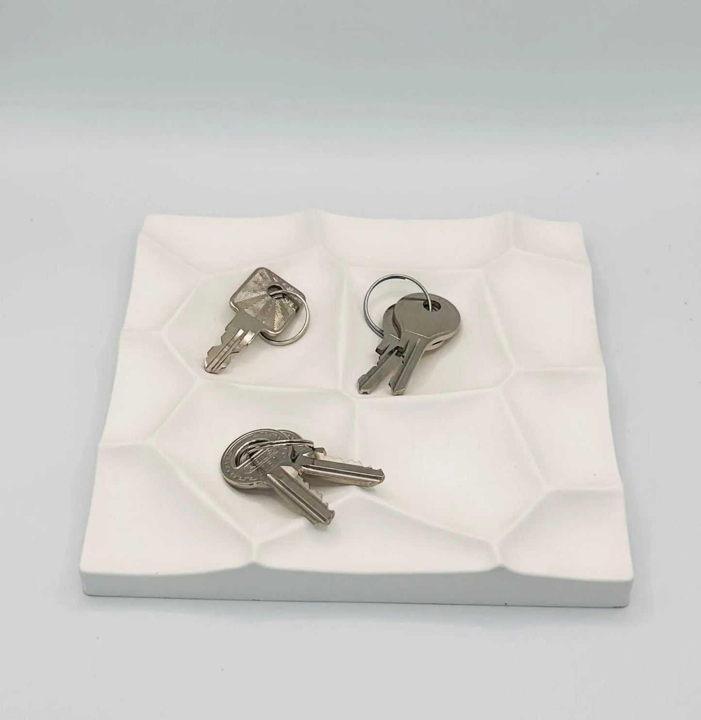 Dekotablett mit Wabenmuster aus Keracraft Herzberg Crafts