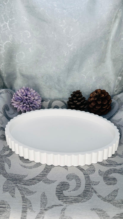 Ovales Keracraft-Tablett Ø 20cm in Weiß mit geriffeltem Rand Herzbegr Crafts