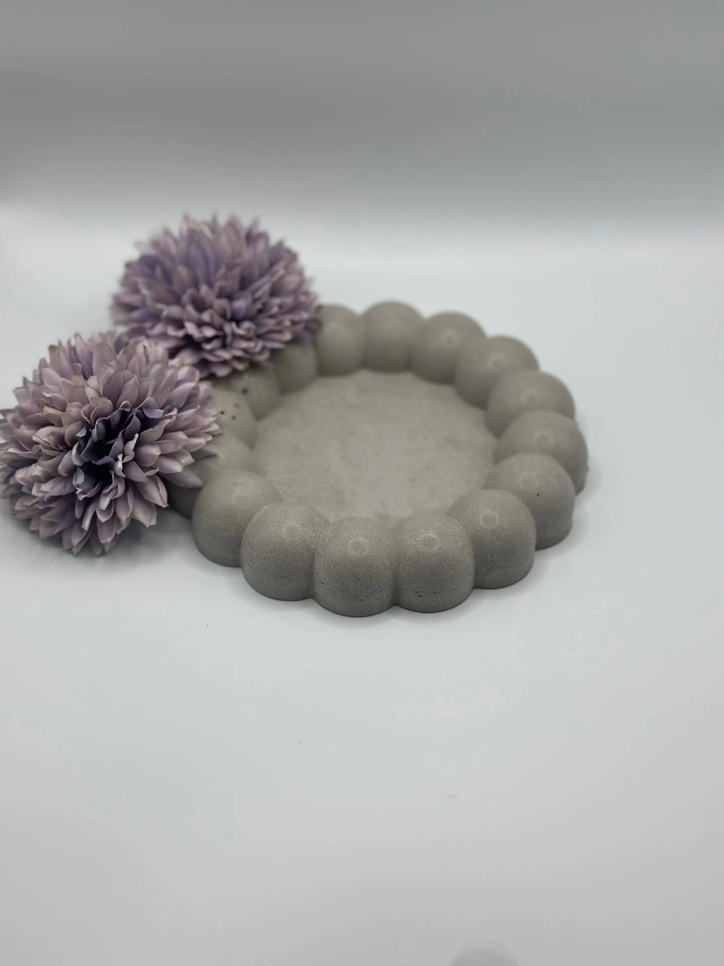 Runder Beton-Untersetzer Ø 13 cm mit Blasenrand Herzberg Crafts