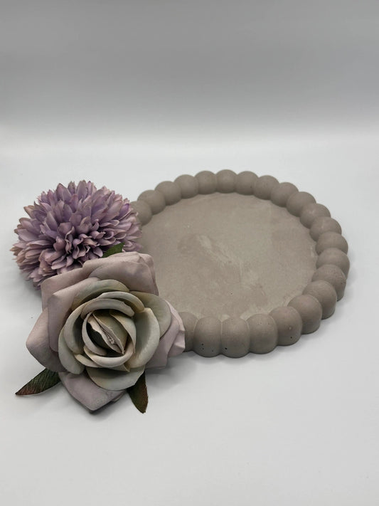 Runder Untersetzer aus Beton Ø 13,5 cm mit Blasenrand Herzberg Crafts