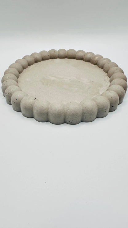 Runder Untersetzer aus Beton Ø 13,5 cm  mit Blasenrand Herzberg Crafts