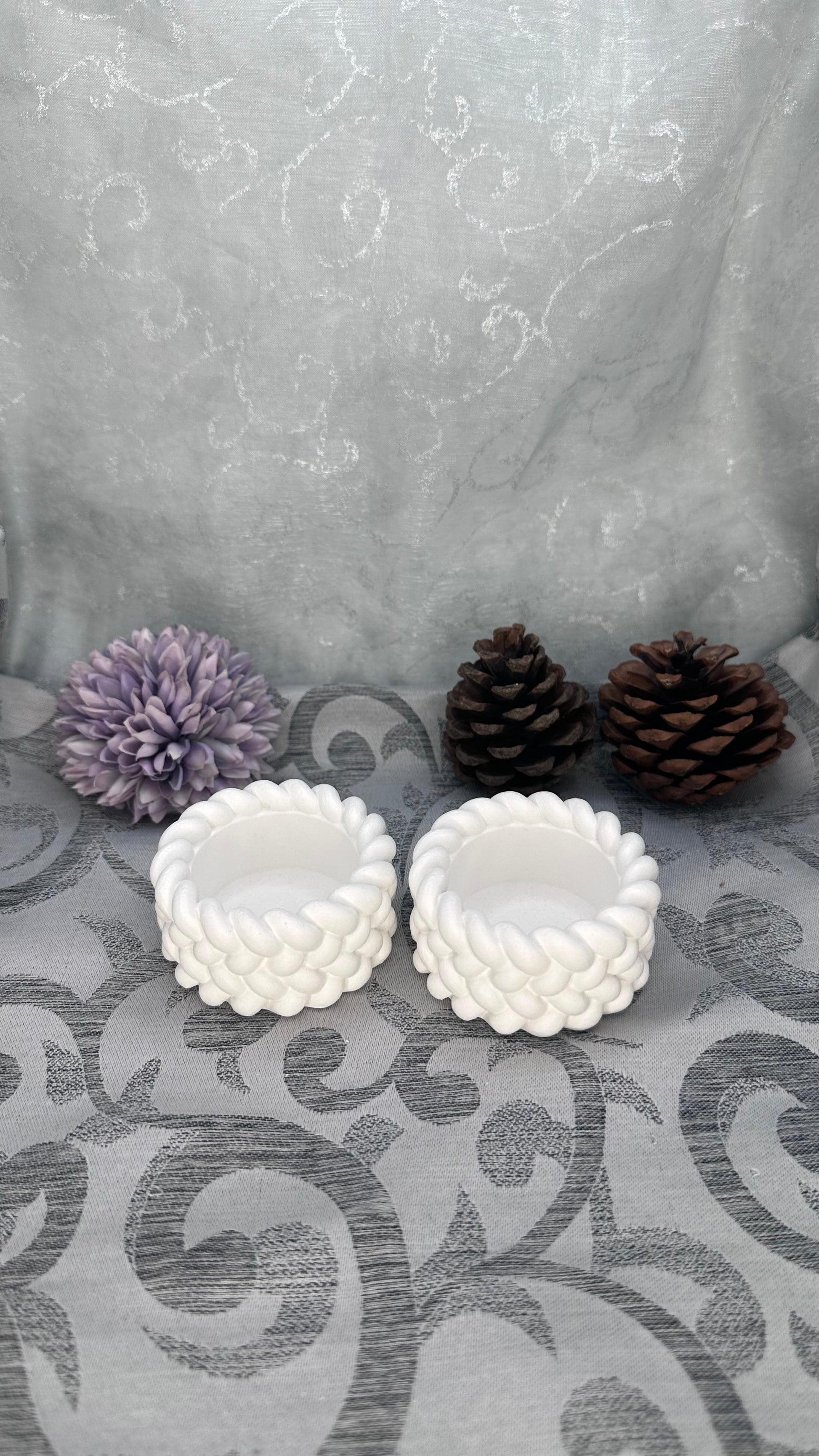 Geflochtene Keracraft-Teelichthalter in Weiß Herzberg Crafts