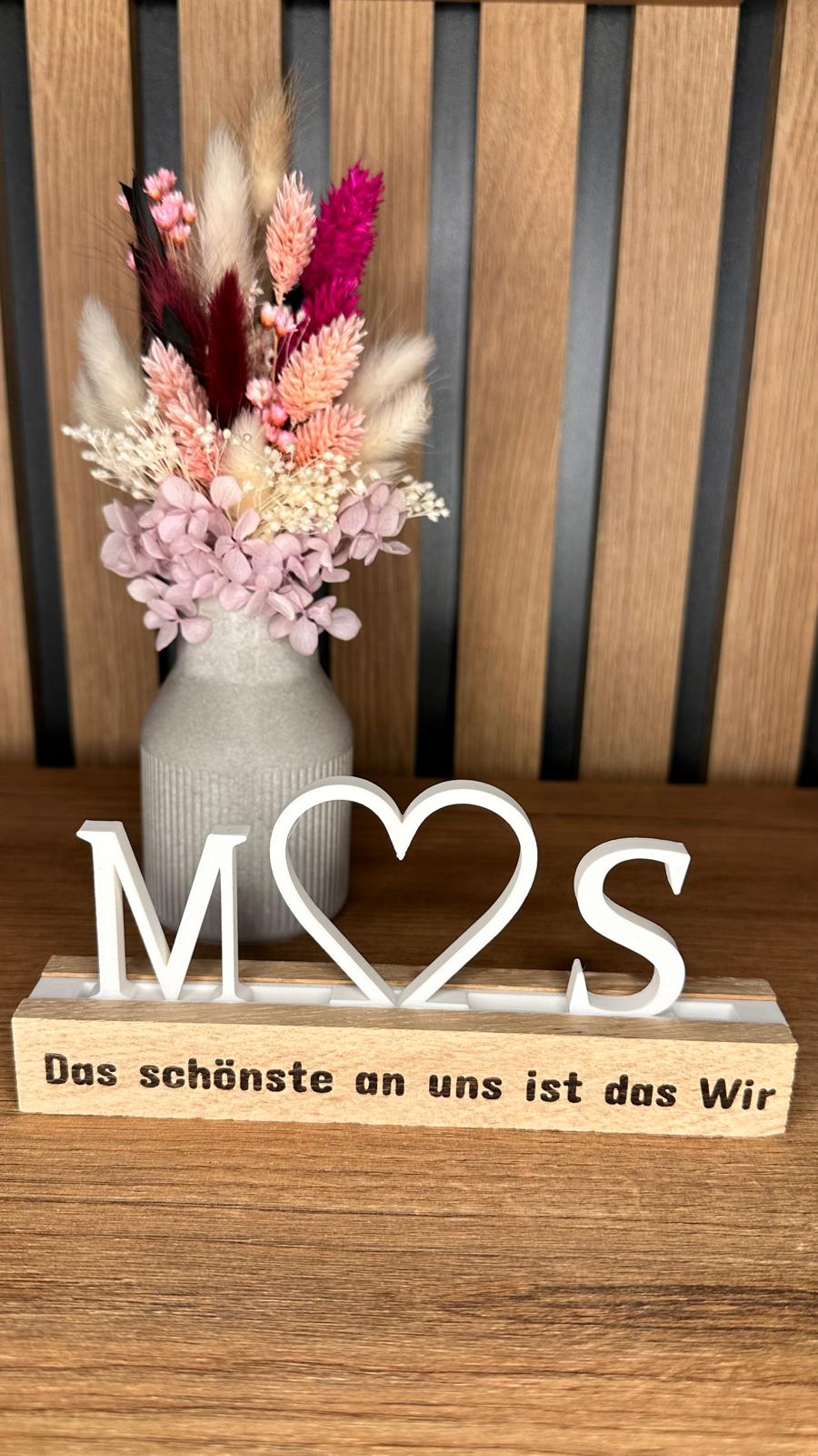 Personalisierter Deko-Stecker mit Herz und Spruch ‚Das schönste an uns ist das Wir.
Herzberg Crafts 
