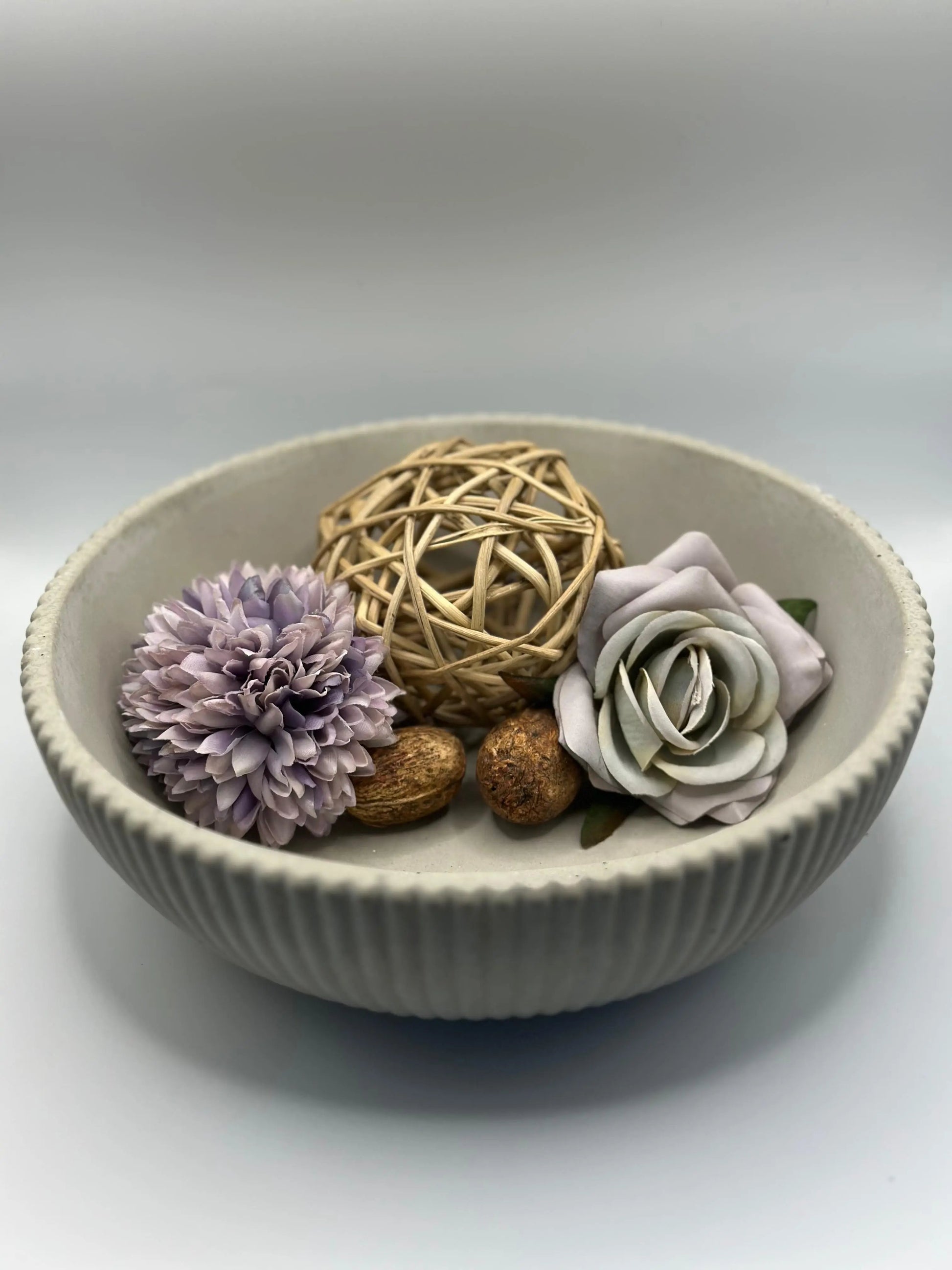 Runde Betonschale mit geriffeltem Rand Herzberg CraftsHerzberg Crafts