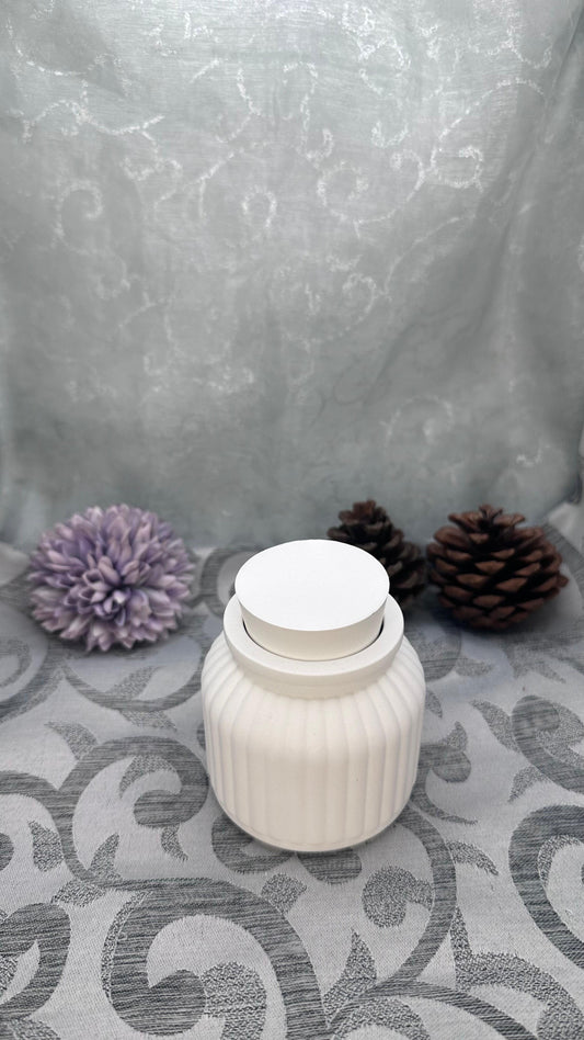 Runde Keracraft-Dose mit Rillenstruktur und passendem Deckel. Herzberg Crafts