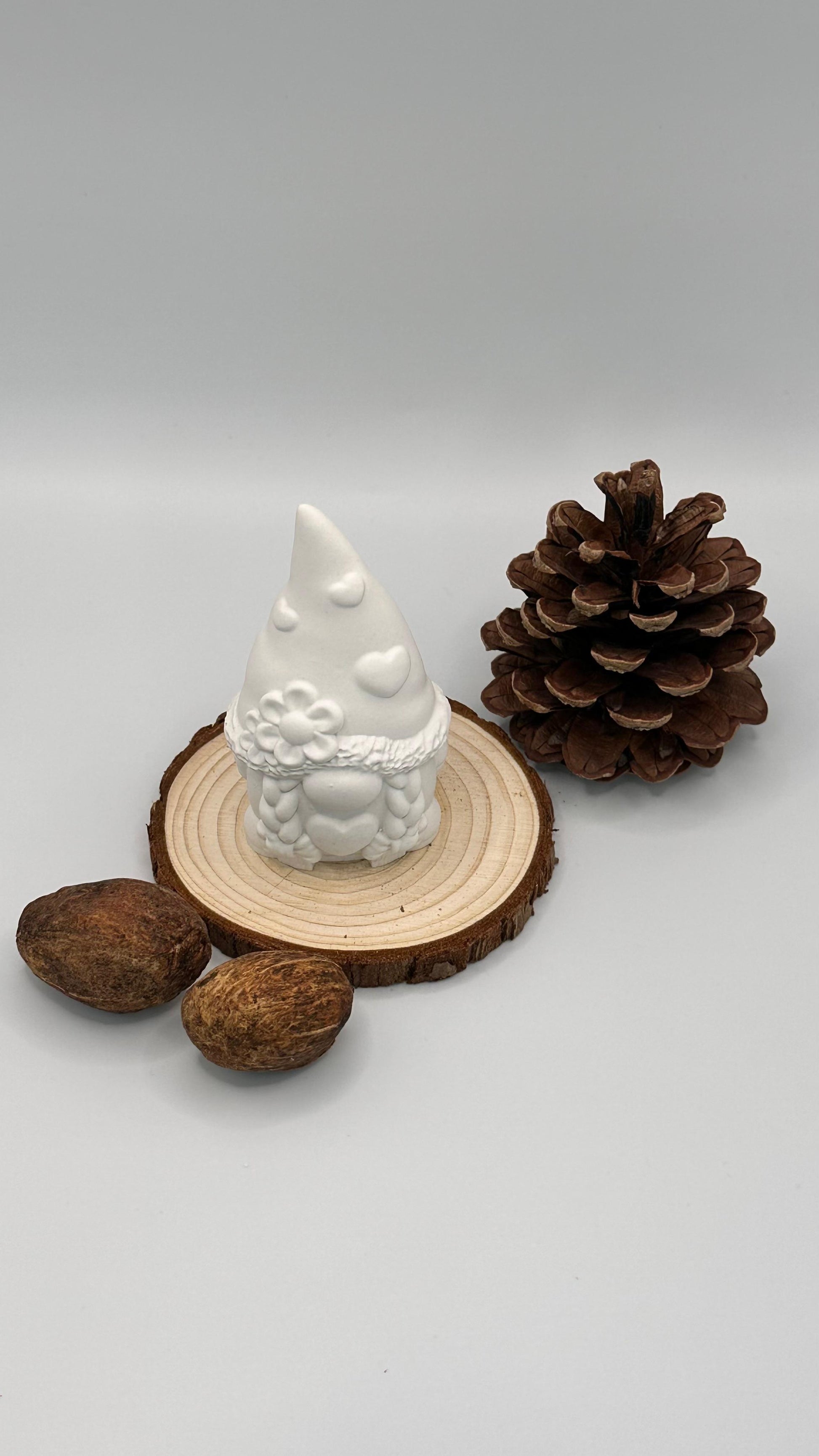 Keracraft Figur mit Herzen und Blumenmuster Herzberg Crafts