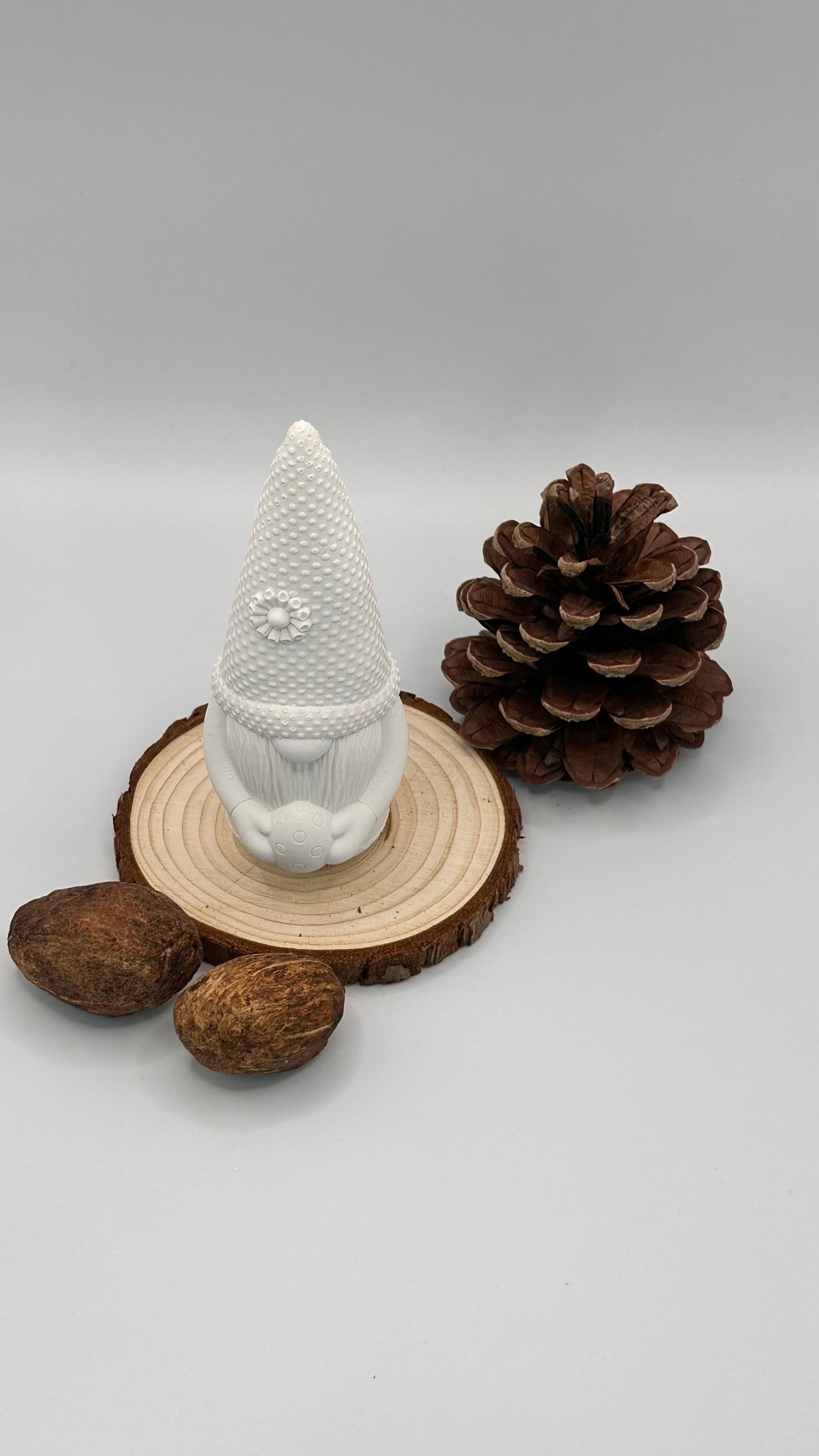 Keracraft Figur in Weiß mit Ei und Blume Herzberg Crafts