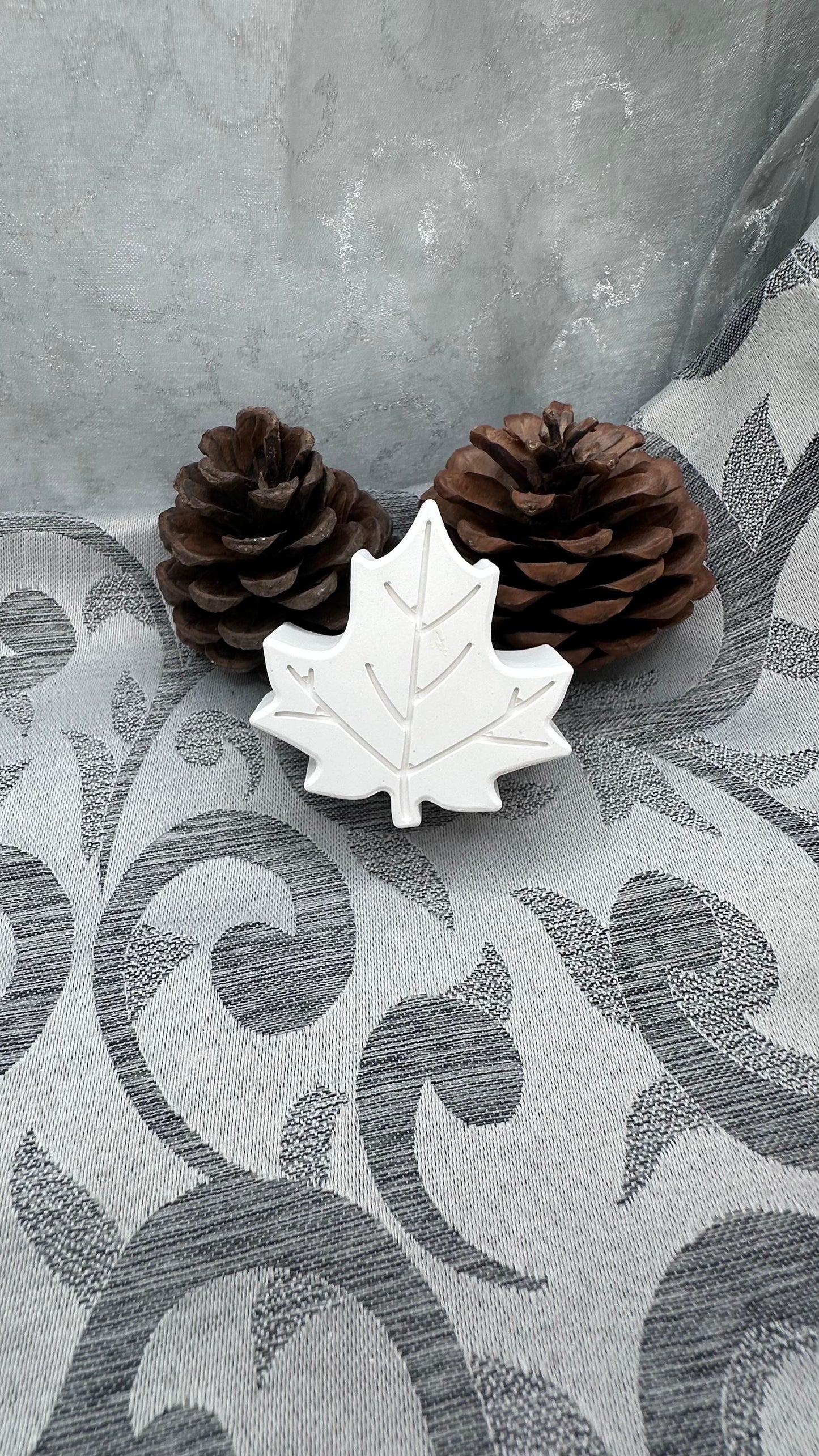 Weiße Keracraft-Herbstfiguren: Ahornblatt
Herzberg Crafts