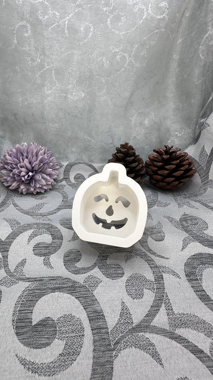 Keracraft Lichtkürbis mit Tropfenaugen.
Herzberg Crafts