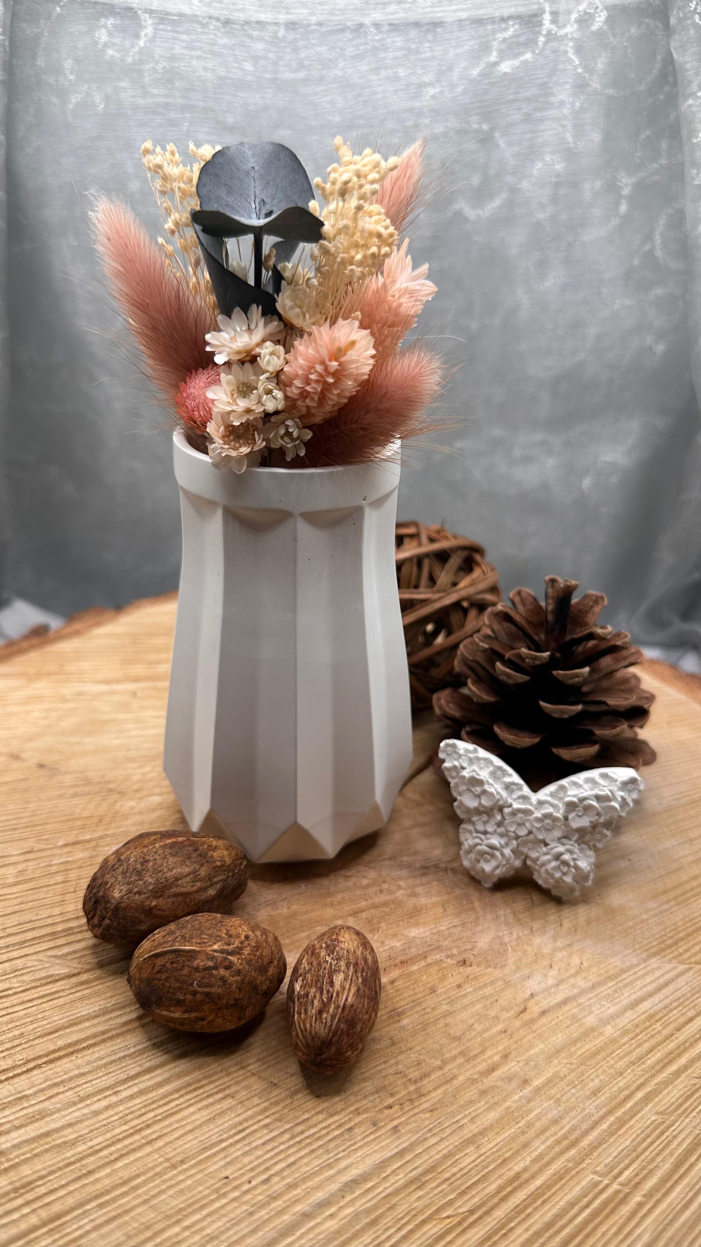 Weiße Keracraft Vase mit kantigem Design Herzberg Crafts