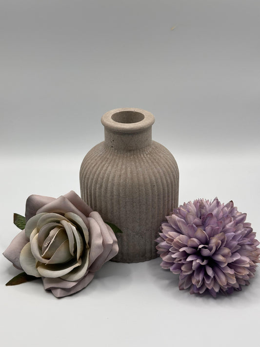 Runde Betonvase mit geriffeltem Körper und kurzem Hals Herzberg Crafts