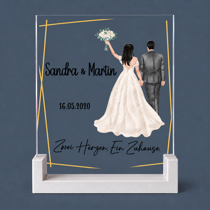 Motiv C – vollständiges transparentes Hochzeitsschild mit Brautpaar, Beispielnamen Sandra und Martin, Datum, goldfarbenem Rahmen und PLA-Sockel