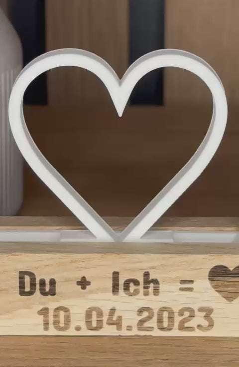 Video: Personalisierter Deko-Stecker mit Herz: Buchstaben, Herz & Schiene in Weiß.
Herzberg Crafts